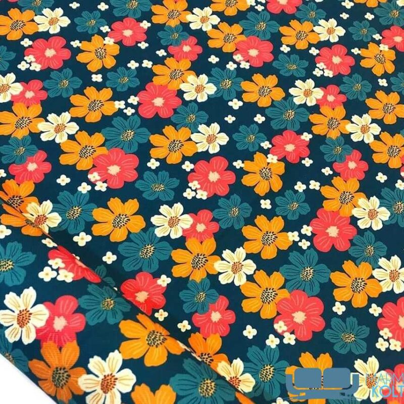 renkli-cicekler-ile-hazirlanmis-ikat-kumas-modeli